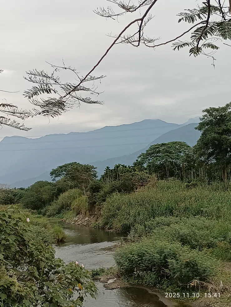 人在隔江山外山