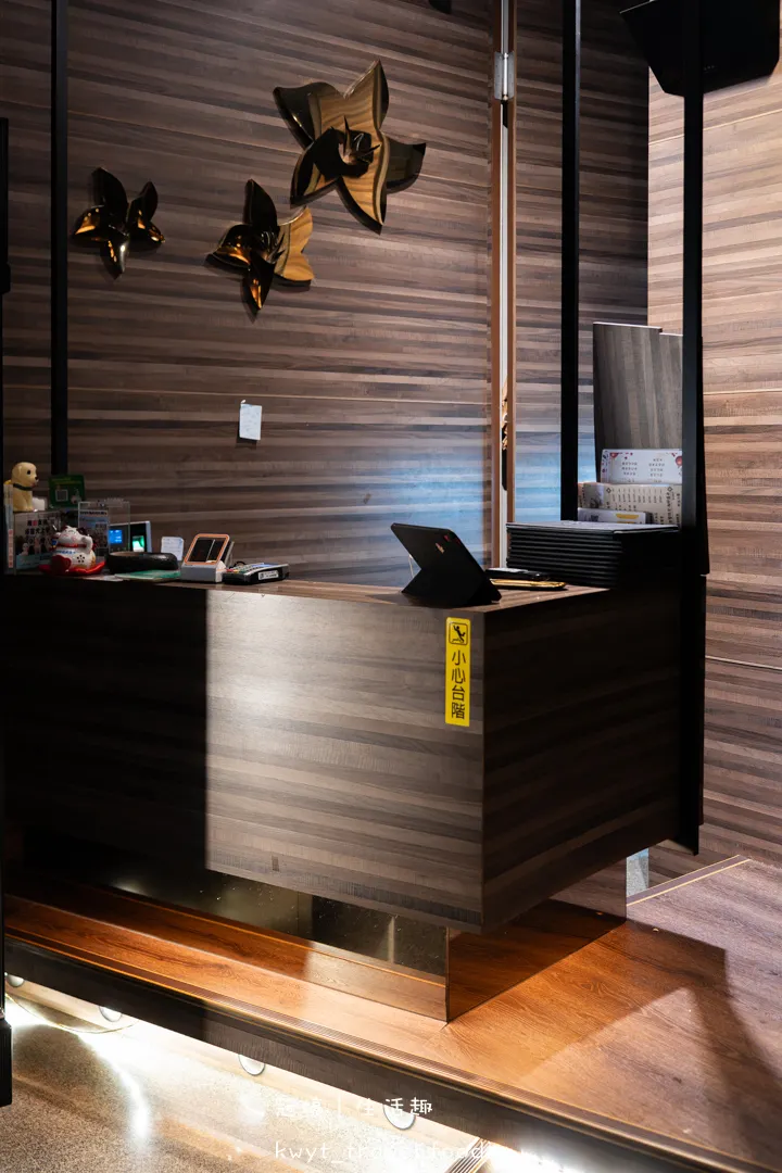 [高雄左營火鍋餐廳]銅花精緻涮涮鍋，火鍋界的LV！整隻龍蝦與A5和牛的奢華約會，專人桌邊服務，左營約會餐廳推薦，附最新菜單