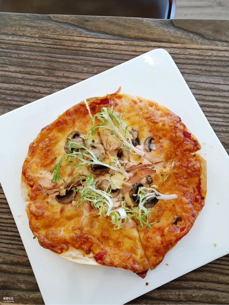 大直早午餐 燻雞蘑菇Pizza 波赫士領地精品咖啡館