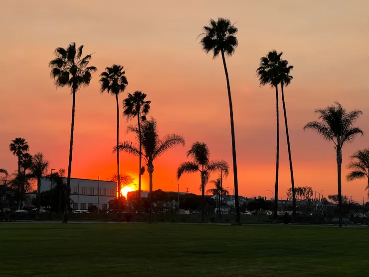【2025-01-09】與洛杉磯郡一線之隔，橘郡北邊的小城市