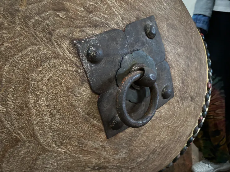 提環的樣式罕見，王師傅研判是日本的物件