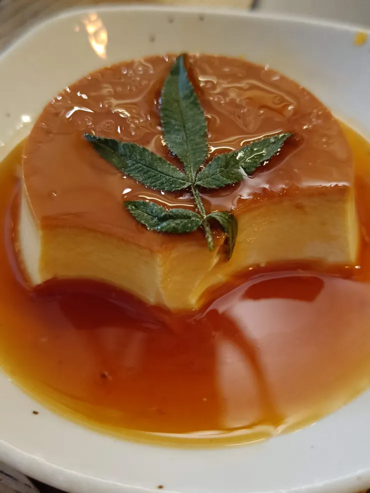 帶點酒香的布丁，滋味挺棒的！