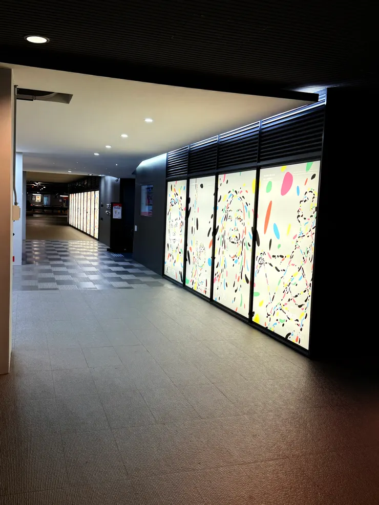 停車場的藝術裝置牆面