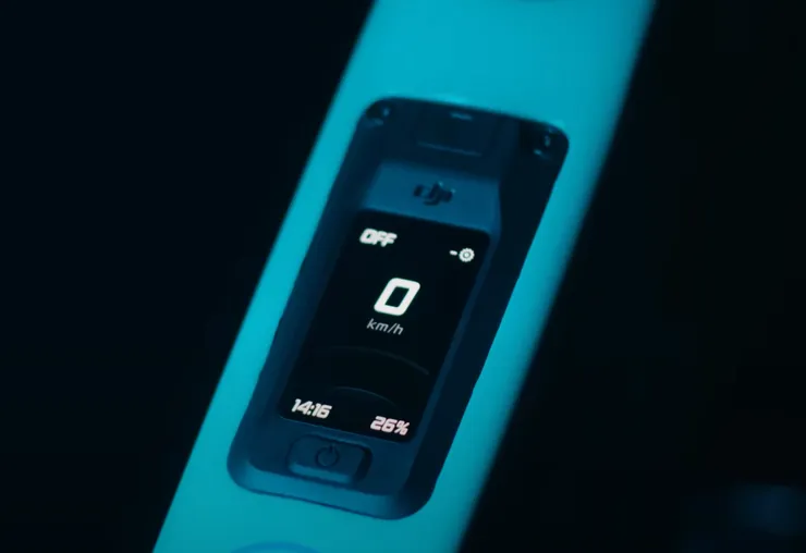 相信玩過DJI無人機的玩家們,對於DJI的介面設計一定不陌生,未來無人機結合EMTB絕對不是夢想。想像一下漫威中的獵鷹,釋出兩台偵察機跟拍的場景,未來將會在山間恣意穿梭。