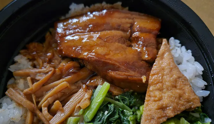 我本身不喜歡吃肥肉，但這塊看有讓我流口水了