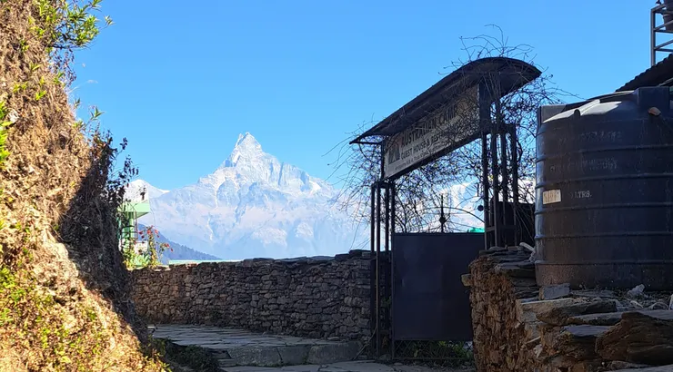 魚尾峰 6993公尺 尼泊爾人相信魚尾峰是印度教三大神之一「濕婆神」的居所