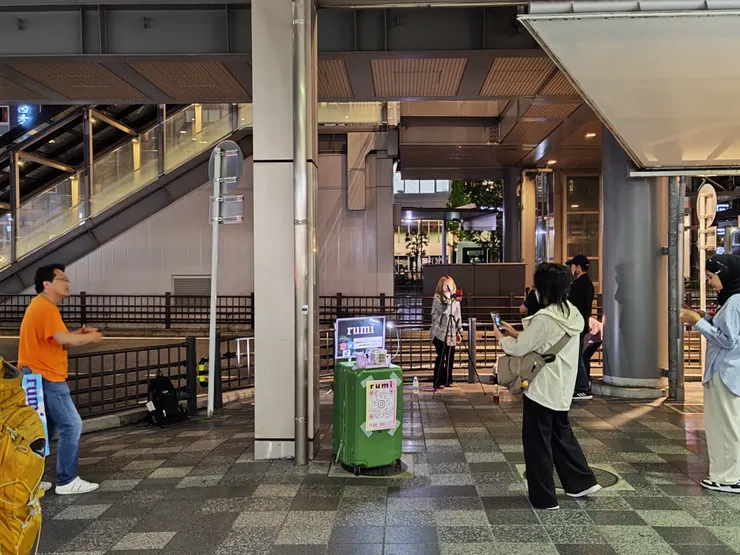 街頭藝人Rumi演唱