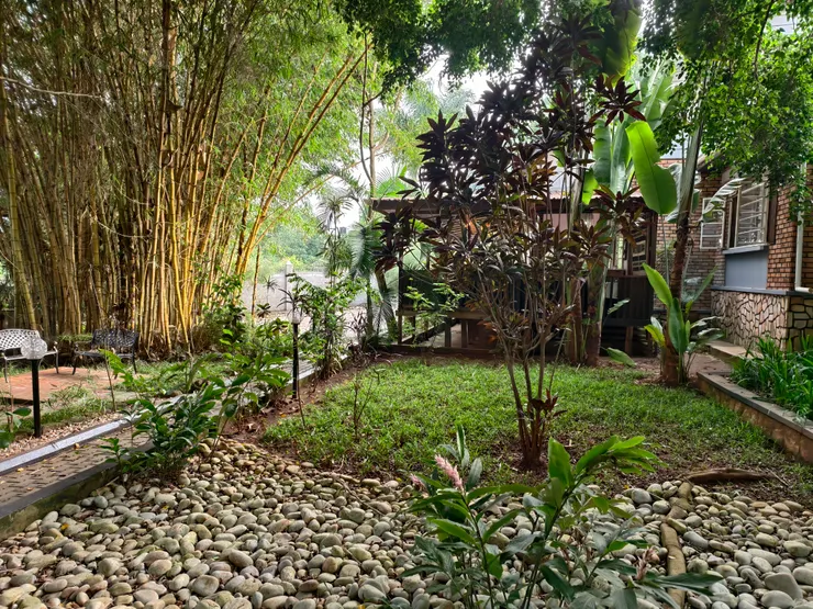 恩德培的小旅店。