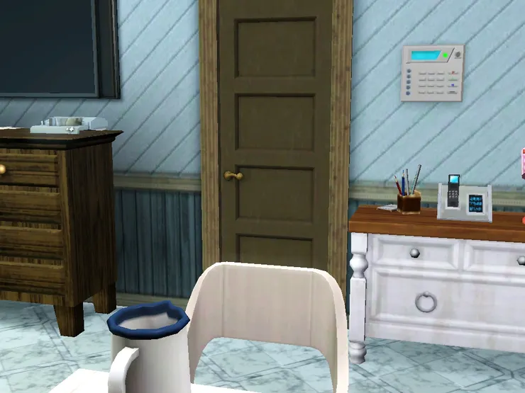 大門就是沉實的深啡色。