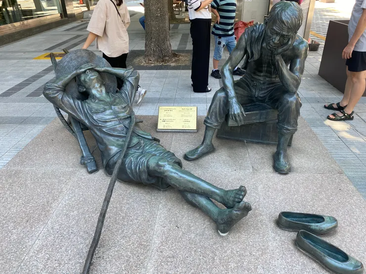 以前人民生活的塑像