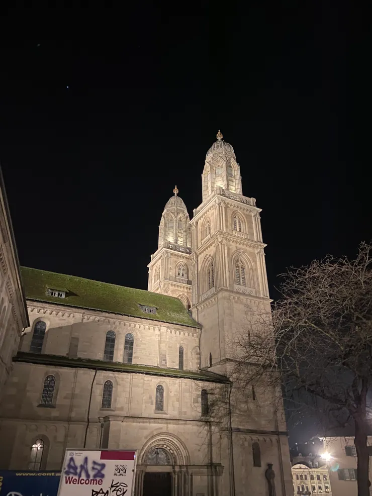 夜晚的蘇黎世大教堂