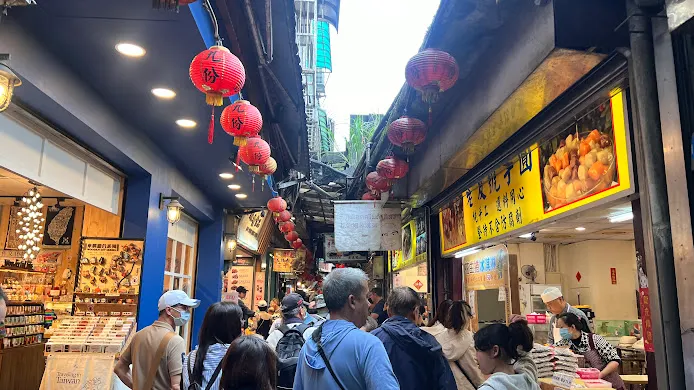 每次到九份老街感覺就是「擠」