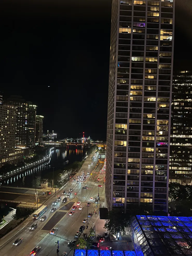 從旅館窗口看密西根河和密西根湖的匯流口