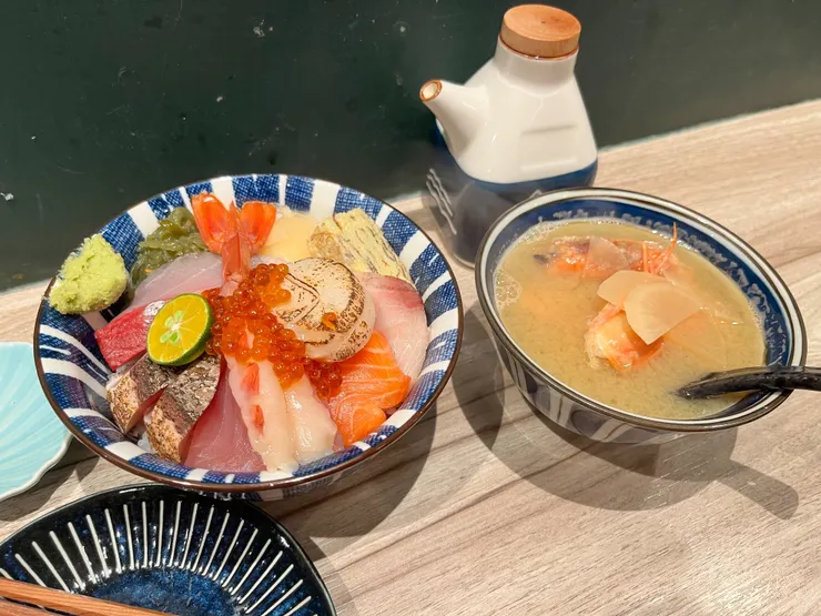 吉川海鮮丼專門店 -中吉丼+蝦頭味噌湯