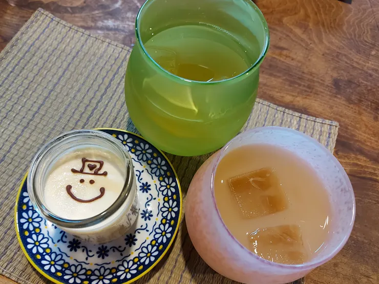 麝香葡萄汁、白桃汁和幸福布丁