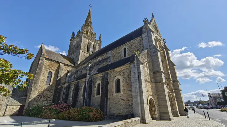 【途經阿韋涅爾聖母大教堂小停留，它在拉瓦勒奠基千年無須我聽說！】