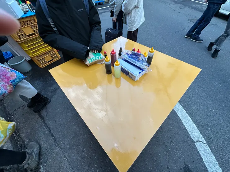 店門口設置簡單立食區