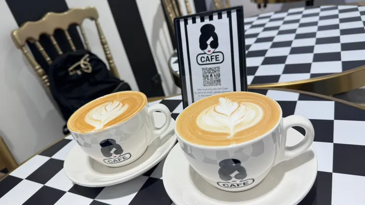 alice + olivia  cafe 