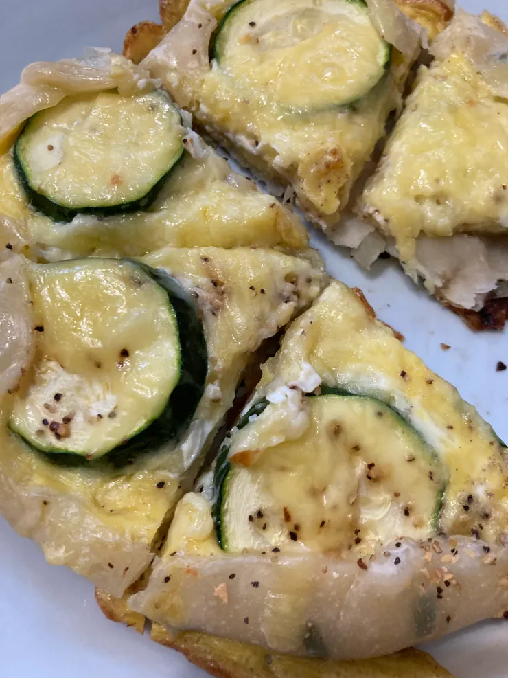 香氣十足的櫛瓜起司烘蛋脆餅！好吃！