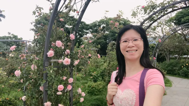 難得找到一處花還不少的地方拍個照