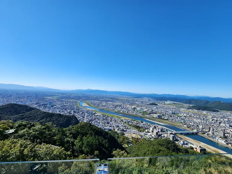 吃飽可以上樓去展望台看風景
