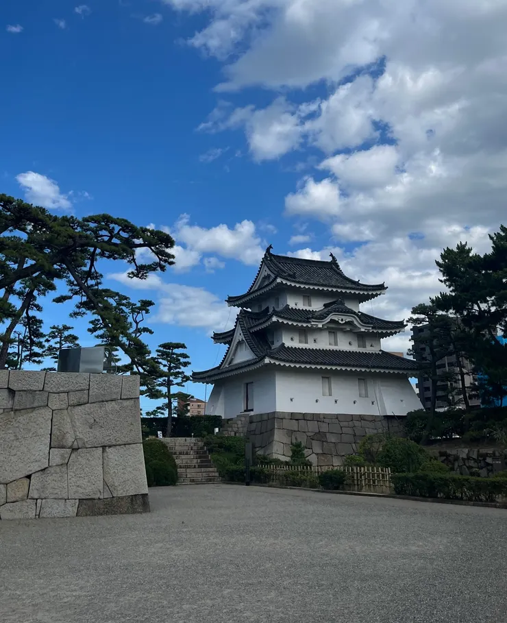高松城 Takamatsu-jō 艮櫓。高松城是日本一座城堡,別名玉藻城。現存的艮櫓(丑寅櫓)被指定為國寶
