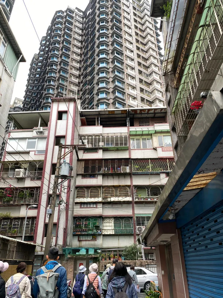 德正街27巷29弄走到底,右轉