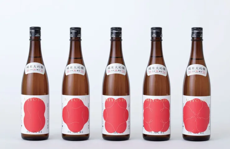 「HANA」（花）五年釀酒計劃（圖／原點出版《日本包裝設計的商機&賣點》）