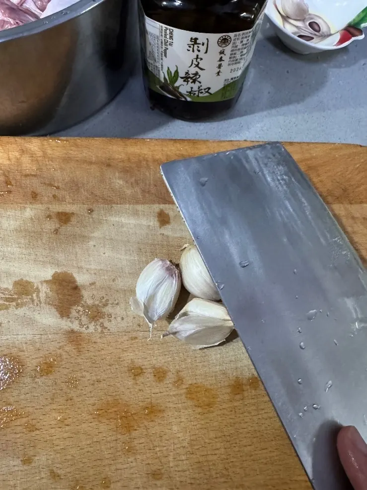 剝皮辣椒推薦｜用誠泰醬油煮出超簡單剝皮辣椒雞湯做法，懶人料理食譜分享！