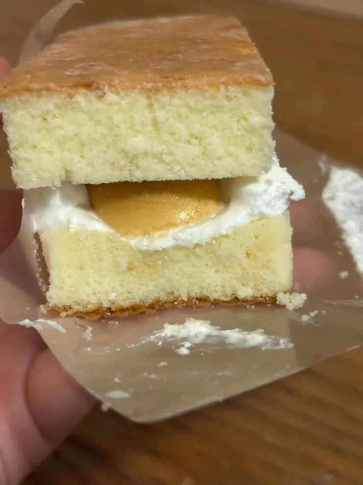 全家甜點｜布丁夾心蛋糕