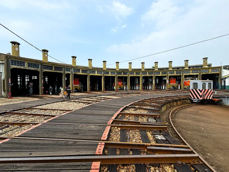 從地面看扇形車庫（自行拍攝）