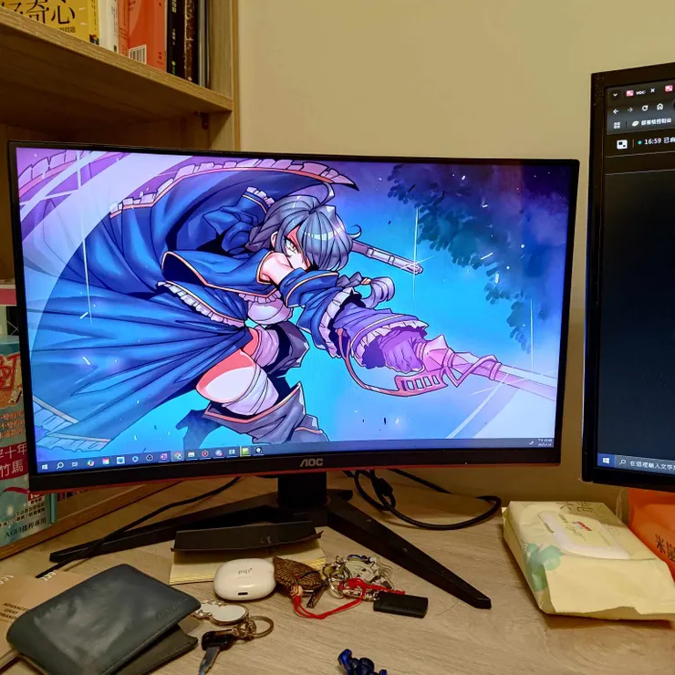 一年前我玩到這款遊戲，時至今日這桌布也從沒換過......