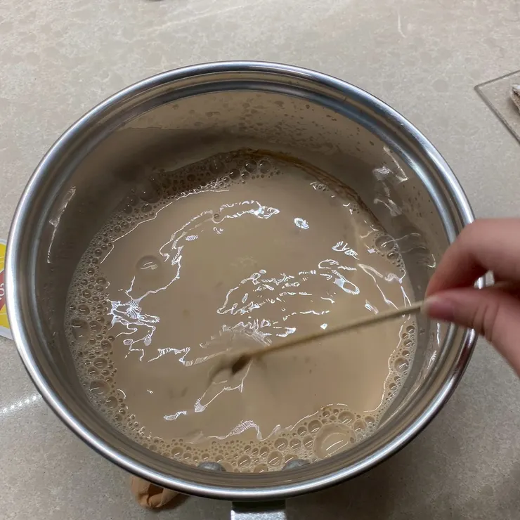 做到這邊發現泡泡超多的，懷疑泡泡根本攪拌出來的不是煮出來的🤨