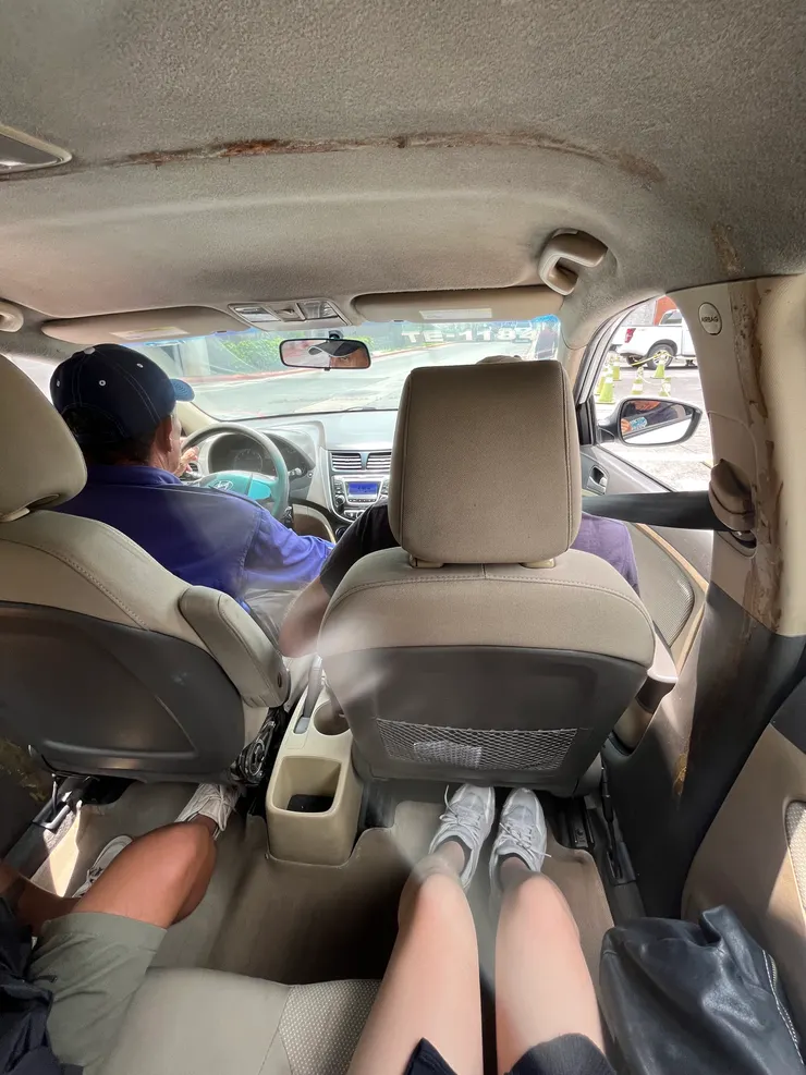 車上配置。車子不動的時候，真的熱;)