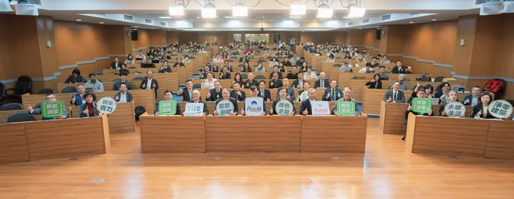 圖：內政部19日於國立台灣科技大學舉辦「2025智慧淨零建築國際交流研討會」，吸引近200人到場參與。