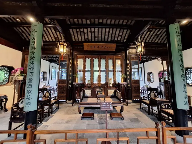 十八曼陀羅花館,放大圖片即能看到匾額上的題字