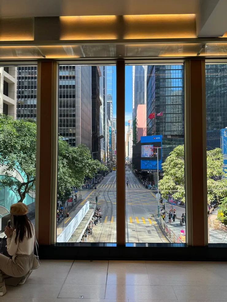 中環的街頭人潮也不似以往