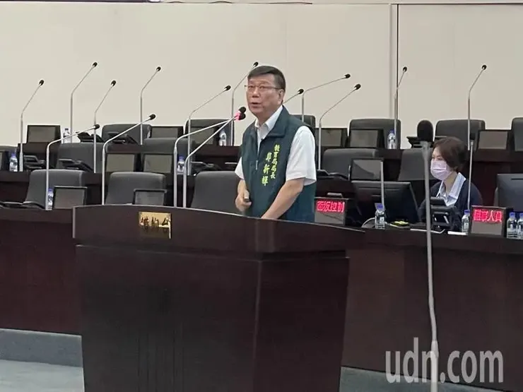 台南市114學年度全面取消自由入學、恢復學區制,教育局今在市議會進行專案報告,多數市議員認為政策推動太過倉促,且共同學區配套措施不夠完善,恐引發「戶籍遷移潮」等亂象,對此,教育局長鄭新輝回應,取消自由入學並非倉促決定,後續也會持續滾動式修正。記者萬于甄/攝影