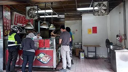 [台北美食]拼經濟、做功德、賺工錢的老圓環六十元便當，配菜多