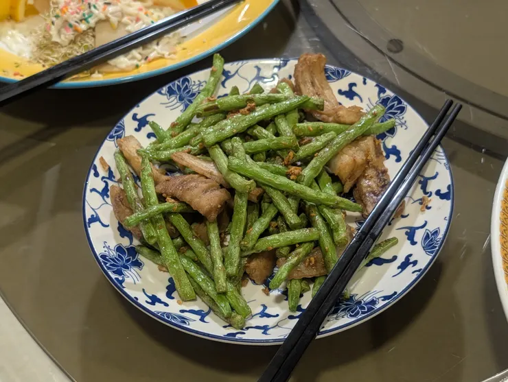 六品小館的四季脆肥腸外皮酥脆又鹹香好吃