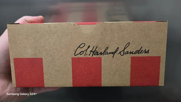 漢堡就裝在盒內，用心的包裝