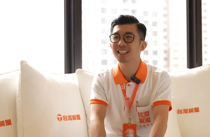 曾窮到吃10元麵包度日 從困境到頂峰：饒文華變身王牌店長