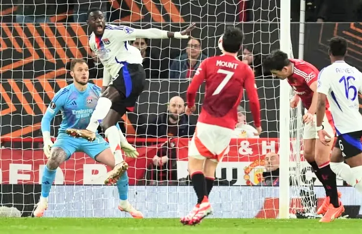 麥奎亞衝頂破網助曼聯奇跡反勝5:4