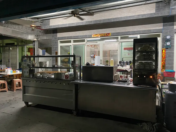 4:19am，海端唯一的一家早餐店