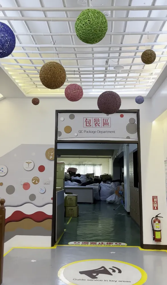 如果有跟上導覽時間，可以一探枕頭製作包裝的流程喔！