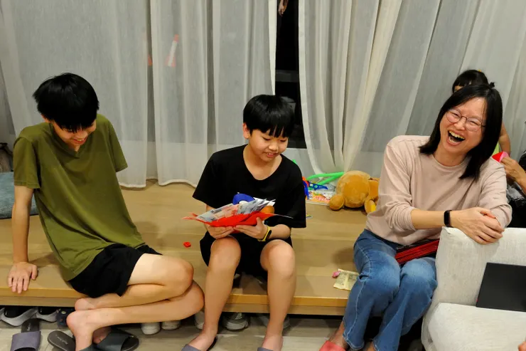 【把婆家當娘家回拉拉再創新遊戲！小兄弟大豐收，媽媽笑得好高興。】