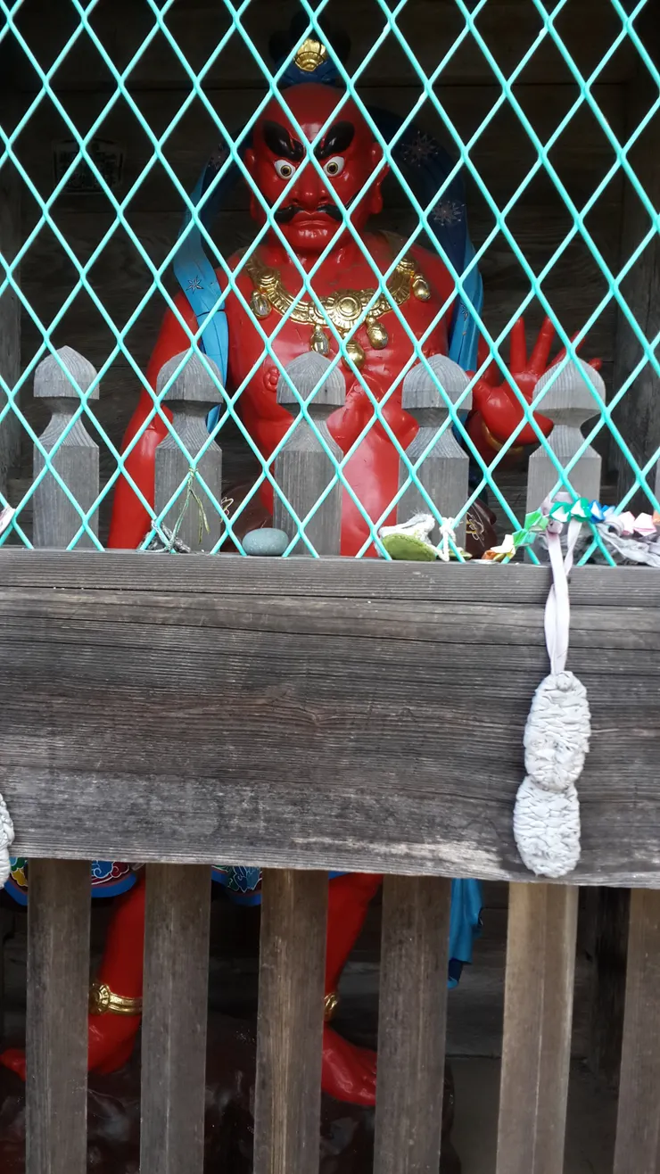 為什麼上面要圍起來???