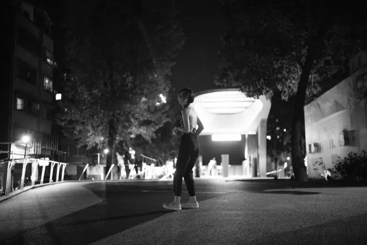 我手機裡鮮少有生活照或自拍,幾乎全部都是工作的照片。這是去年在離開台灣前往巴黎前,我特別請我熟悉的劇照師秦大悲,紀錄下「我自己」的樣子。