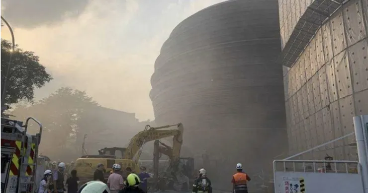 京華城熄燈改建