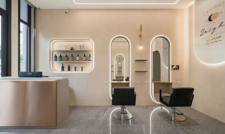 圖說:體驗式美髮沙龍透過簡約空間設計與完善服務動線,打造兼具美感與舒適度的造型環境。(圖/双月美學髮藝)